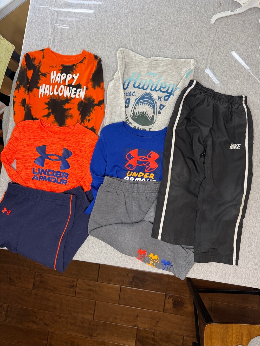 3T boys lot under armour, Hurley, Nike and Halloween shirt